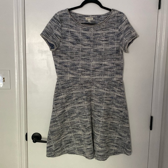 Max Studio White and Blue Textured Fit and Flare Cap Sleeve Short Dress - Picture 3 of 16